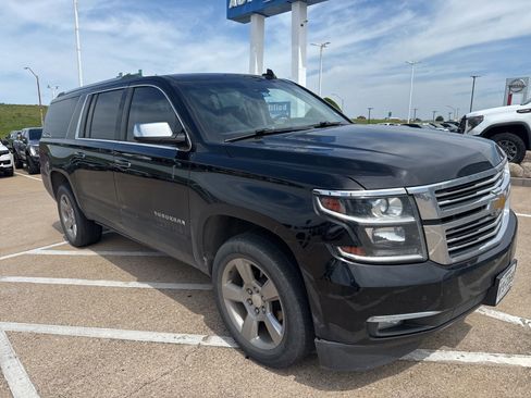 Used 2018 Chevrolet Suburban Premier AWD/4WD image 3