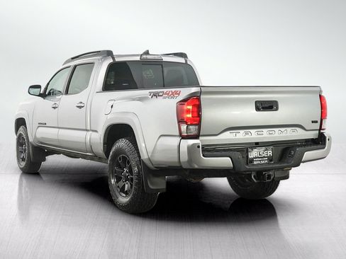 Used 2017 Toyota Tacoma TRD Sport w/ Premium & Technology Package AWD/4WD image 3