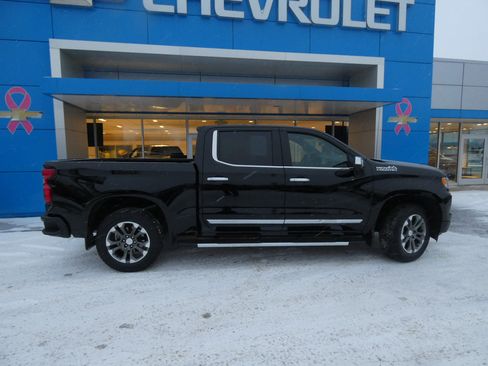 Used 2024 Chevrolet Silverado 1500 High Country w/ Technology Package image 2
