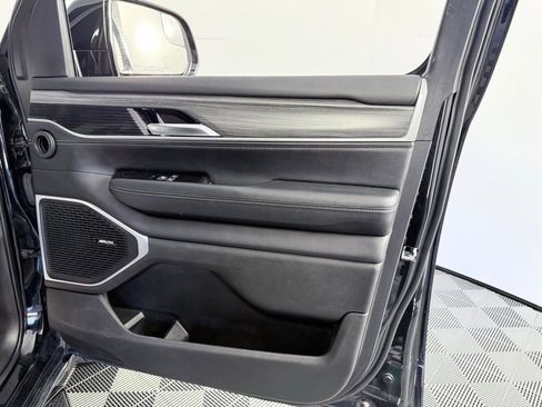 Used 2024 Jeep Wagoneer L Series II image 10