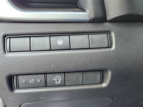 Used 2023 Nissan Rogue SV image 24