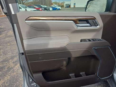 New 2026 GMC Sierra 1500 SLE image 7