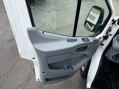 Used 2018 Ford Transit 250 148 High Roof RWD image 33