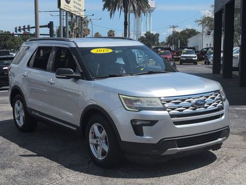 Used 2019 Ford Explorer XLT w/ Equipment Group 202A FWD image 3