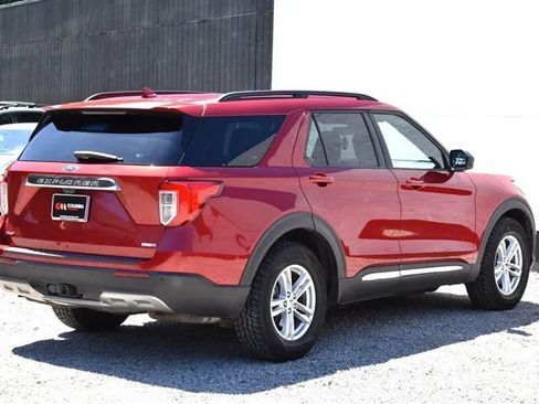Used 2020 Ford Explorer XLT w/ Equipment Group 202A AWD/4WD image 5