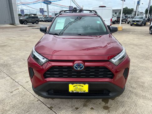Used 2024 Toyota RAV4 LE AWD/4WD image 8