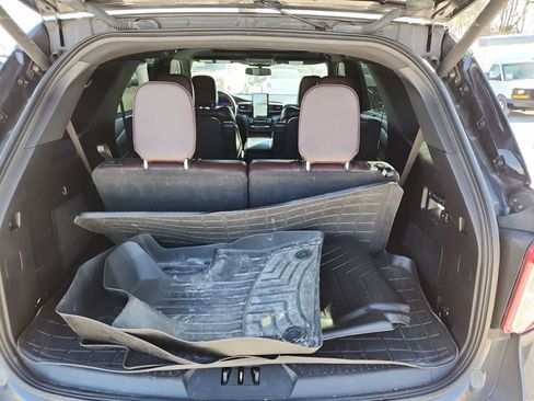 Used 2020 Ford Explorer Platinum w/ Premium Technology Package image 24