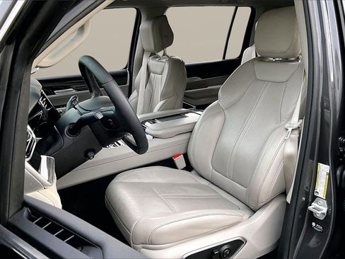 Used 2022 Jeep Wagoneer Series III image 21