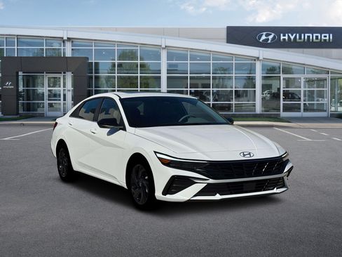 New 2026 Hyundai Elantra SEL Sport FWD image 11