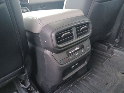 Used 2023 Honda Pilot Touring image 25