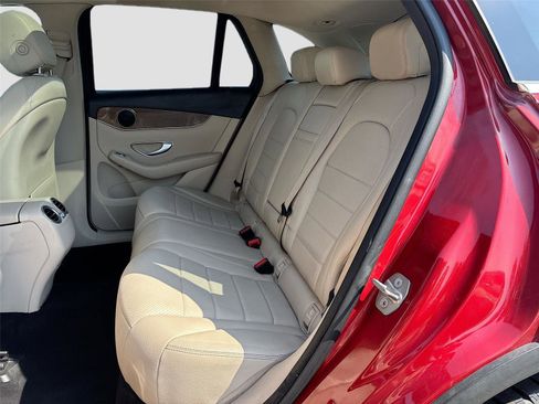 Used 2019 Mercedes-Benz GLC 300 4MATIC image 24