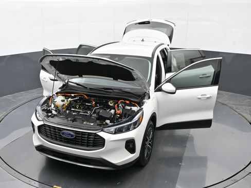 Used 2023 Ford Escape SE image 46