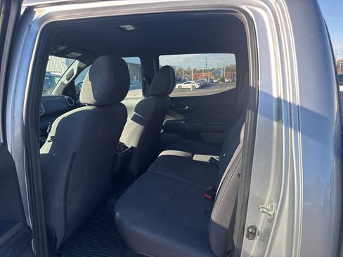 Used 2017 Toyota Tacoma TRD Sport w/ Tow Package (A/T) image 14