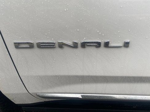 Used 2021 GMC Yukon XL Denali w/ Denali Ultimate Package AWD/4WD image 16