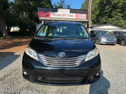Used 2015 Toyota Sienna XLE w/ XLE Navigation Package FWD image 2