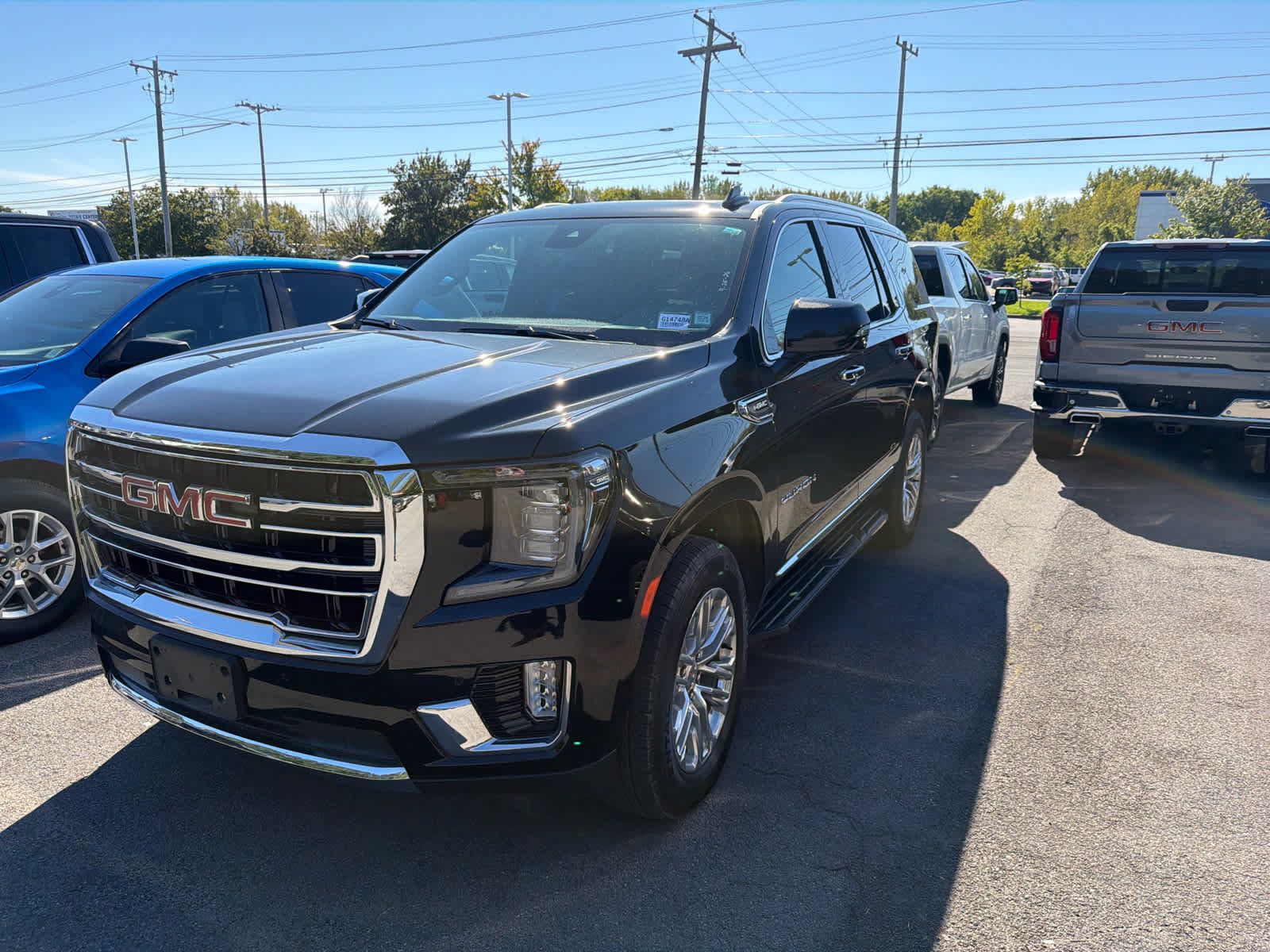Used 2023 GMC Yukon SLT w/ SLT Premium Package AWD/4WD image 4