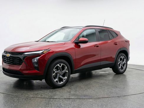 Used 2025 Chevrolet Trax LT image 3