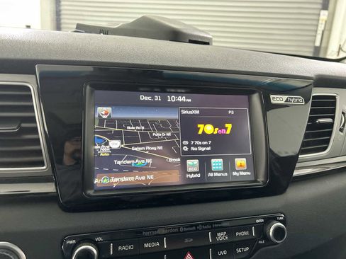 Used 2017 Kia Niro Touring w/ Advanced Technology Package image 12