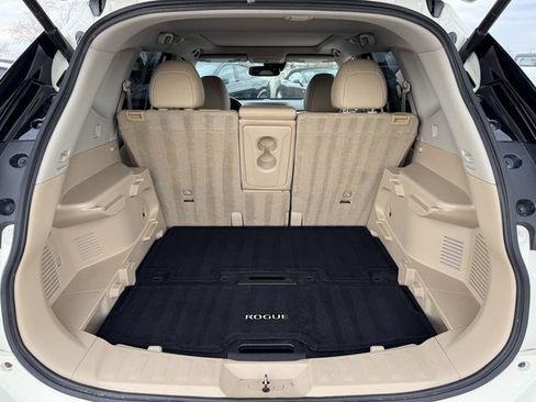 Used 2017 Nissan Rogue SL w/ SL Premium Package image 18