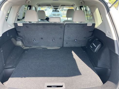 Used 2023 Nissan Rogue SV image 28