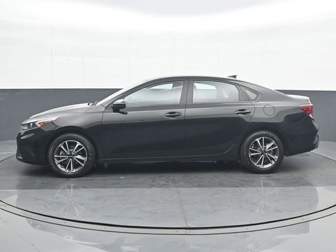 Used 2023 Kia Forte LXS image 3