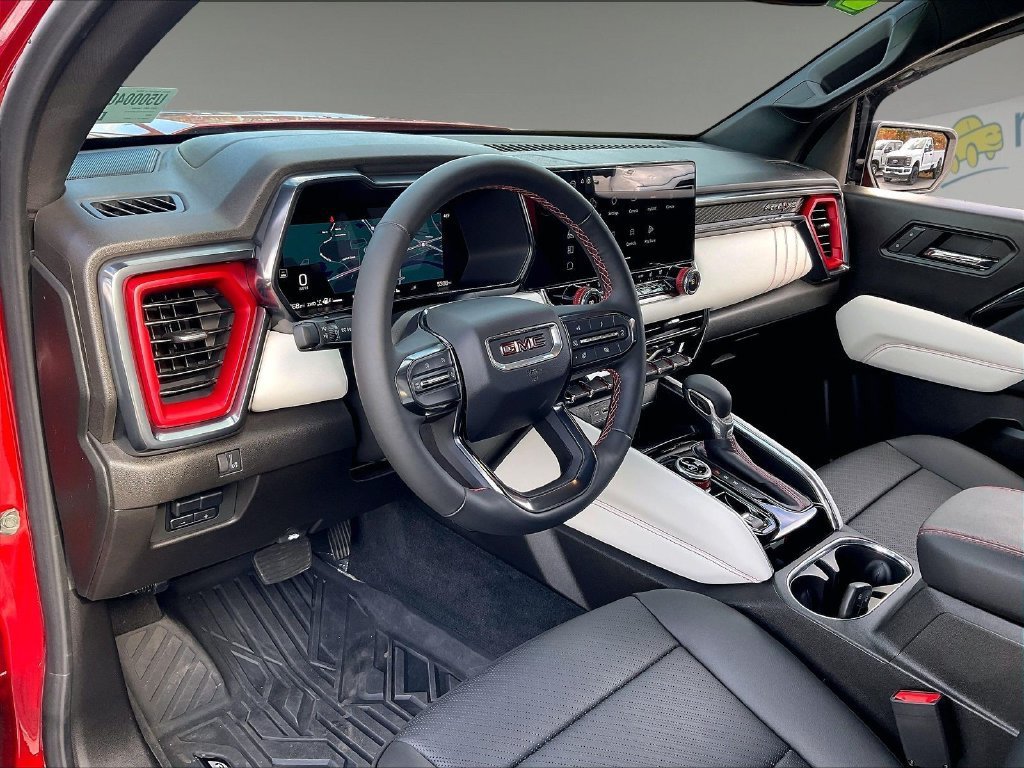 Used 2025 GMC Canyon AT4 w/ AT4X Package AWD/4WD image 8
