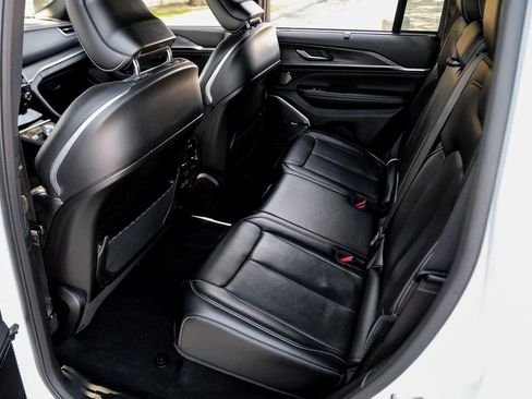 Used 2022 Jeep Grand Cherokee Overland w/ Luxury Tech Group IV image 51