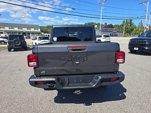 Certified 2023 Jeep Gladiator Willys image 6