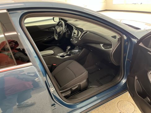 Used 2025 Chevrolet Malibu LT image 18