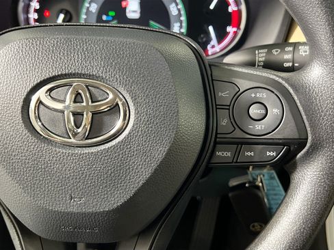 Used 2025 Toyota RAV4 LE FWD image 20