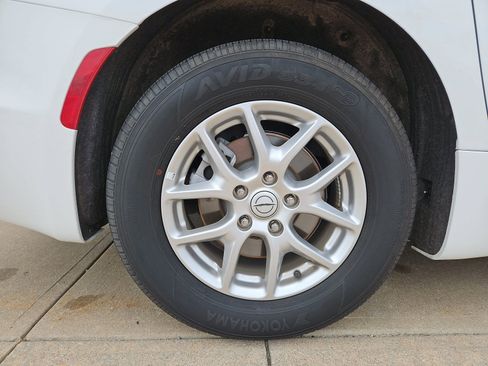 Used 2025 Chrysler Pacifica Select FWD image 5