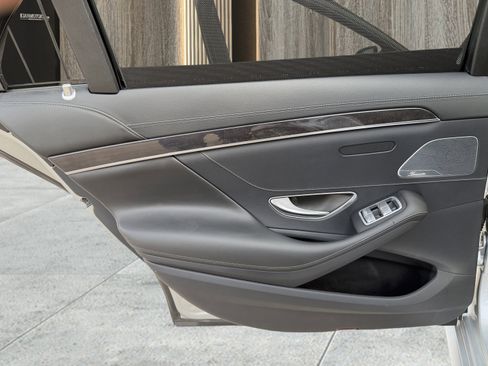 Used 2016 Mercedes-Benz S 550 Sedan image 32