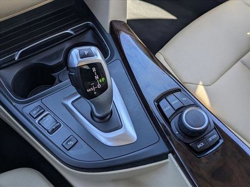 Used 2017 BMW 320i Sedan image 12