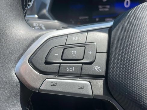 Used 2023 Volkswagen Tiguan SE AWD/4WD image 21