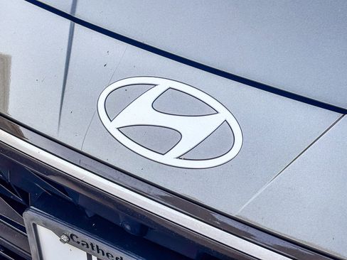 Used 2024 Hyundai Elantra Limited image 11