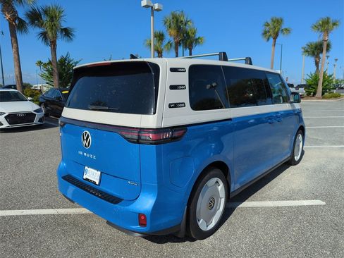New 2025 Volkswagen ID. Buzz 1st Edition image 5