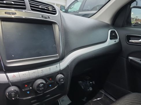 Used 2019 Dodge Journey SE image 7