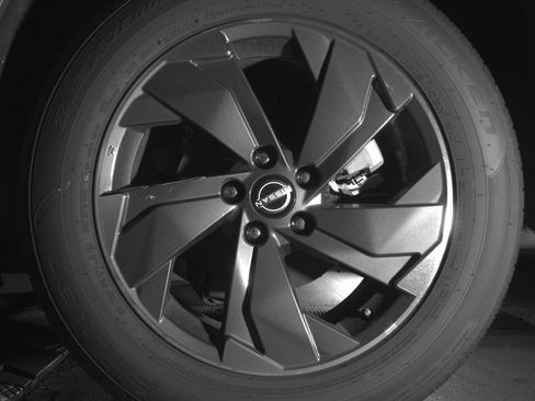 Used 2025 Nissan Rogue SV FWD image 11