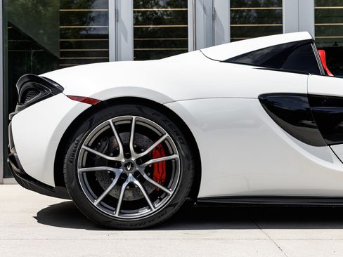 Used 2019 McLaren 570S Spider image 6