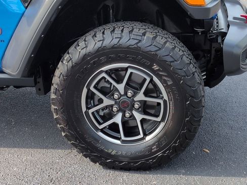 Used 2025 Jeep Wrangler Unlimited Rubicon w/ Safety Group AWD/4WD image 10