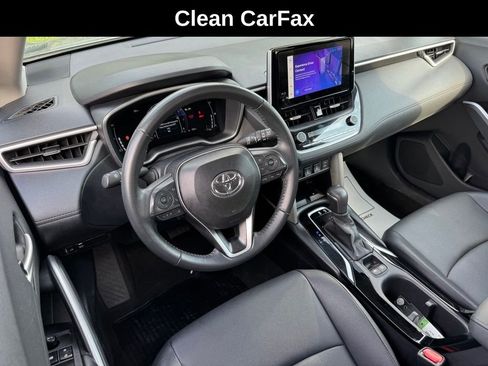 Used 2025 Toyota Corolla Cross XLE FWD image 3