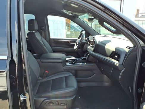 Used 2025 Chevrolet Suburban LT AWD/4WD image 20