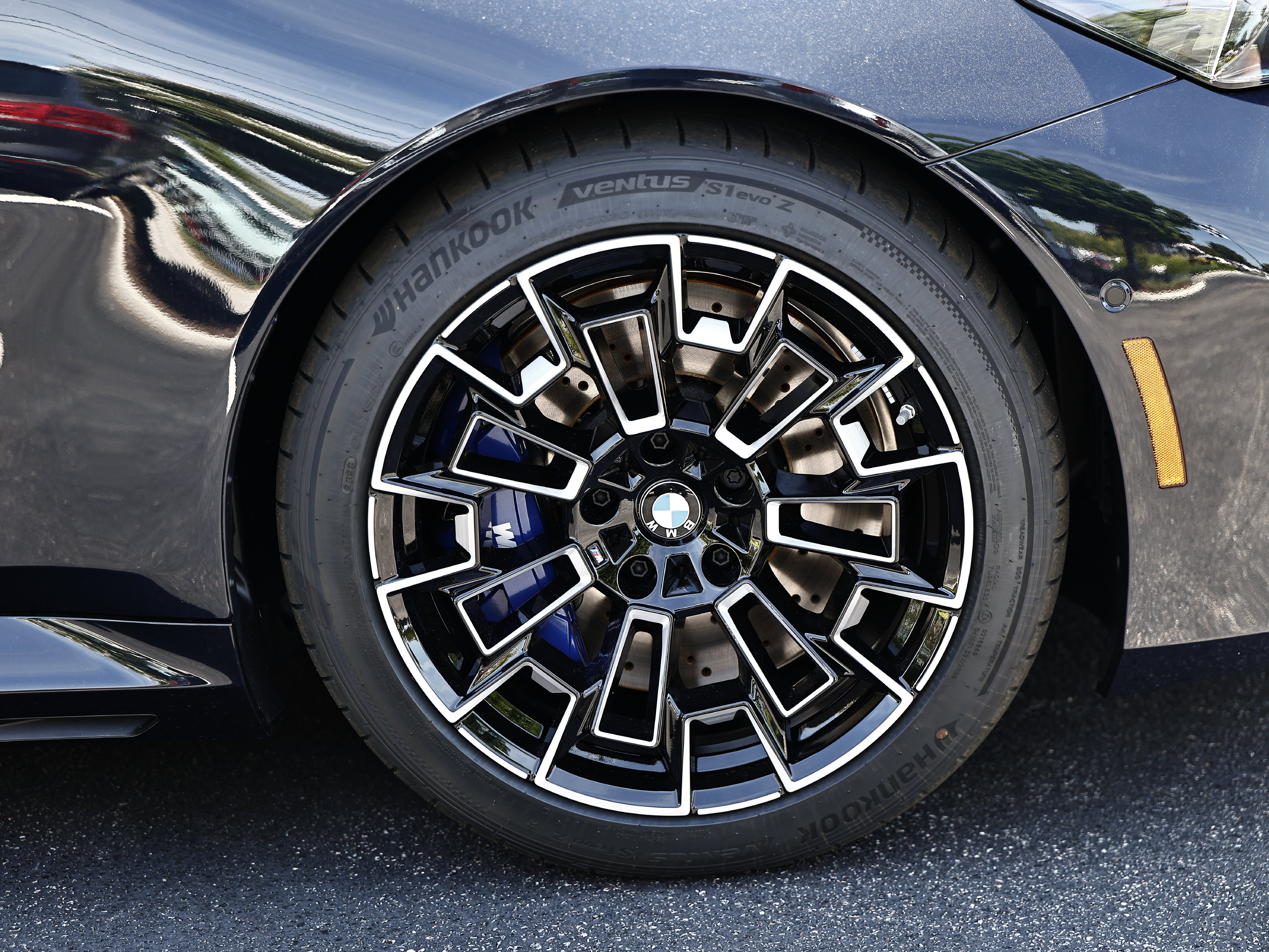 New 2027 BMW M5 w/ Executive Package AWD/4WD image 3