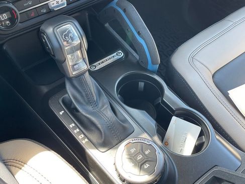 Used 2023 Ford Bronco Wildtrak image 14