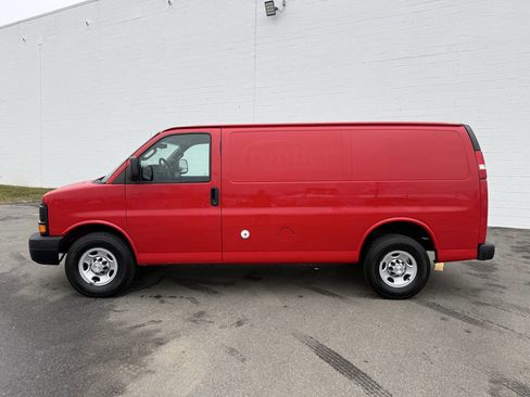 Used 2016 Chevrolet Express 2500 image 2