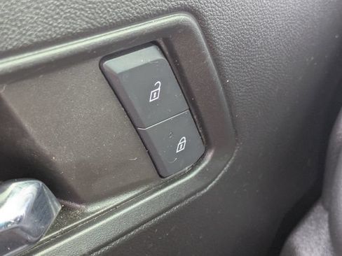 Used 2024 Chevrolet Colorado LT w/ LT Convenience Package II RWD image 27
