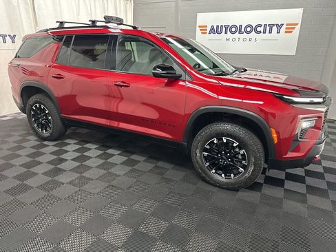Used 2025 Chevrolet Traverse Z71 AWD/4WD image 2