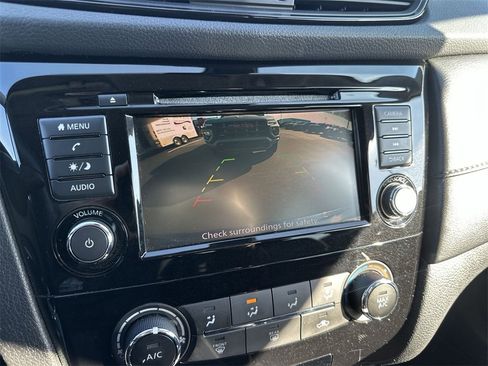 Used 2019 Nissan Rogue S w/ Special Edition Package image 17