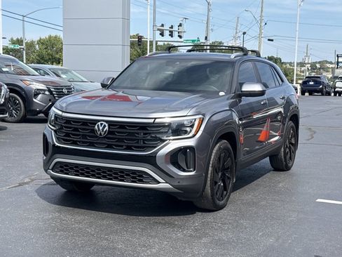 Used 2024 Volkswagen Atlas Cross Sport SE AWD/4WD image 13