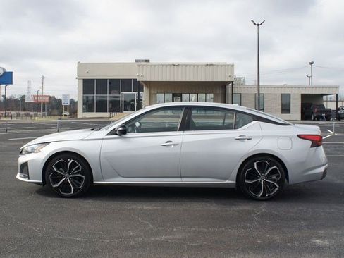 Used 2023 Nissan Altima 2.5 SR image 11